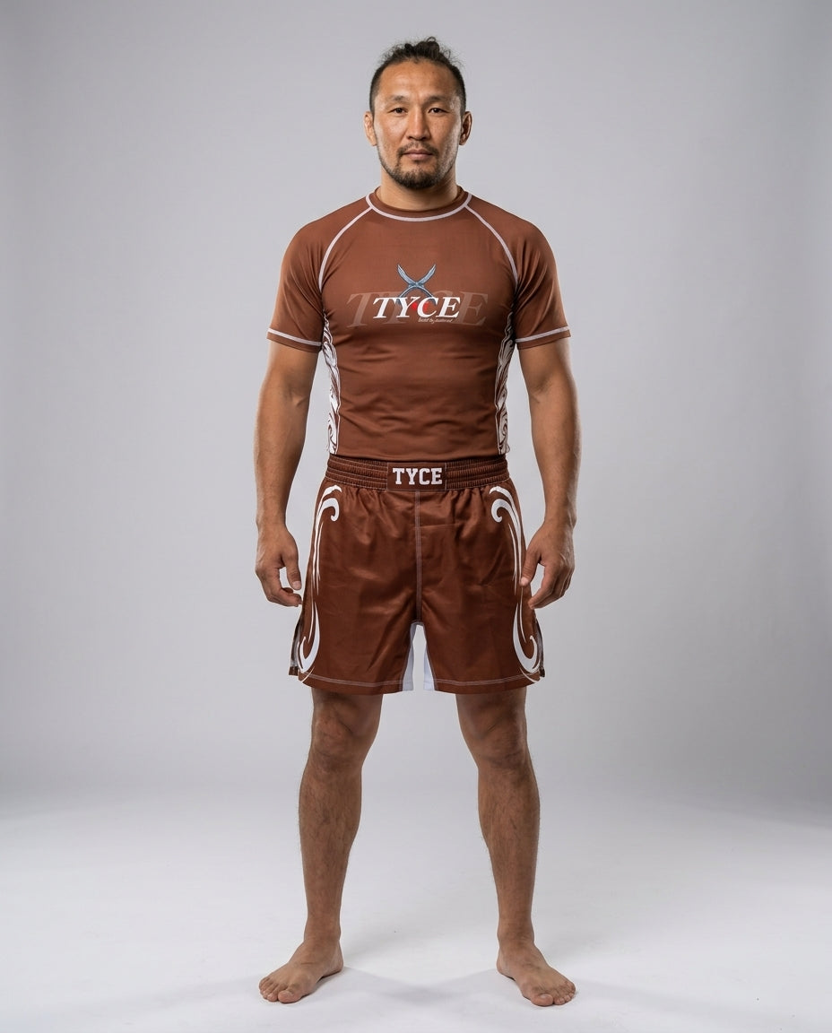 Ensemble TYCE 7 Guerriers Gengis Khan - rashguard et short marron a volutes blanches - vue de face