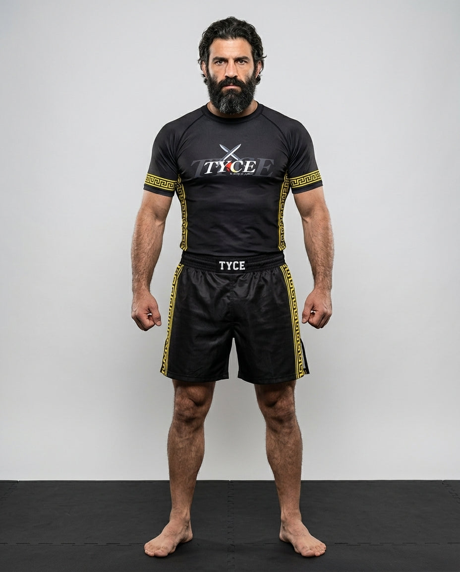 Ensemble TYCE 7 Guerriers Leonidas - rashguard et short noirs a grecque doree - vue de face