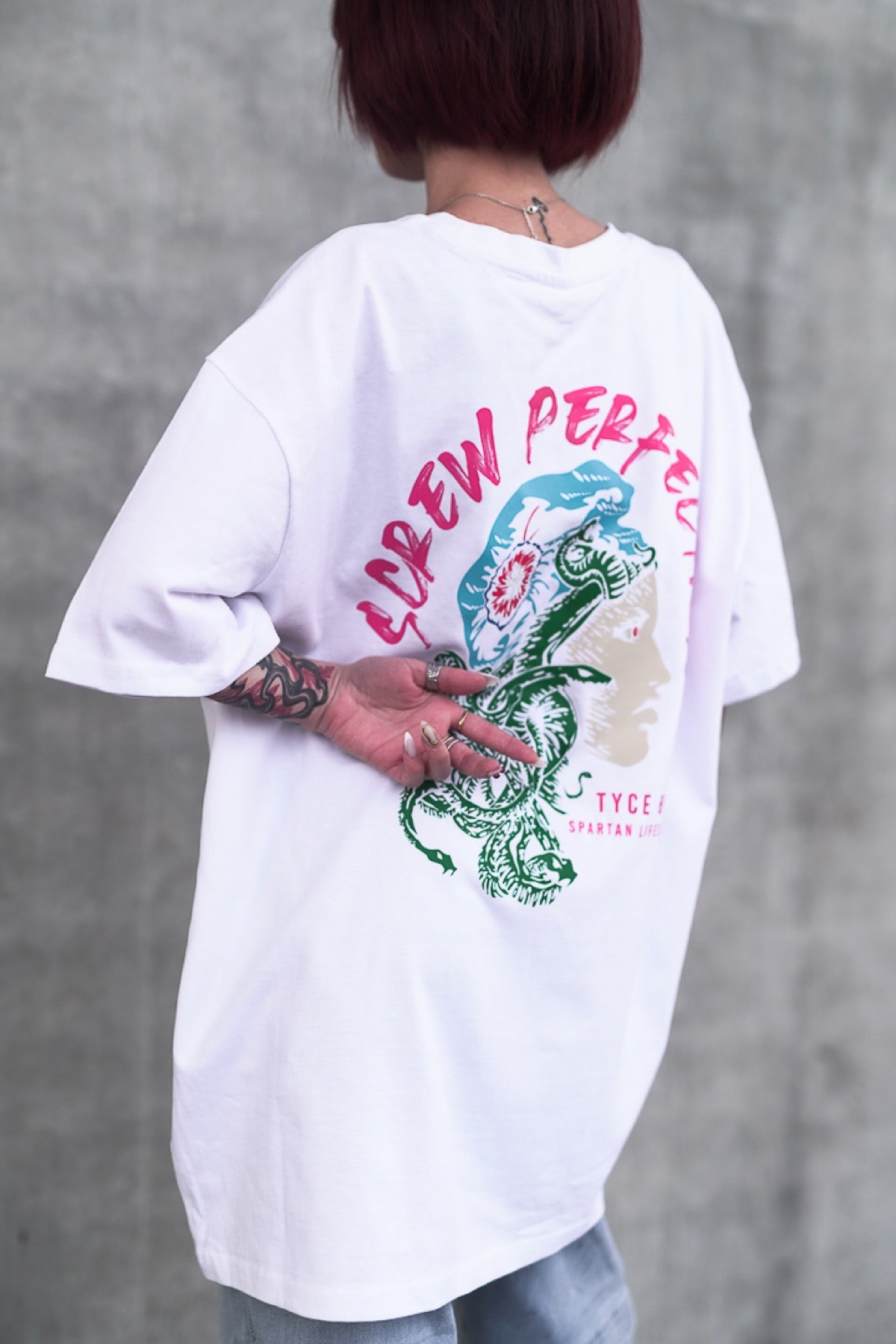 Porté — T-shirt oversize Medusa blanc, dos